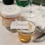 Des pots de miel, cadeau des invités - Un mariage organisé par Les rêves que l'on fête