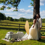 Deux mariés s'embrassant après l'échange des voeux - Un mariage organisé par Les rêves que l'on fête