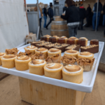 Le plateau de desserts lors d'un buffet professionnel organisé par l'agence événementielle Les rêves que l'on fête